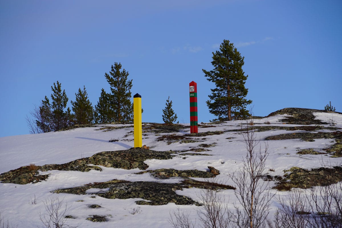Border markers at the Norwegian-Russian border