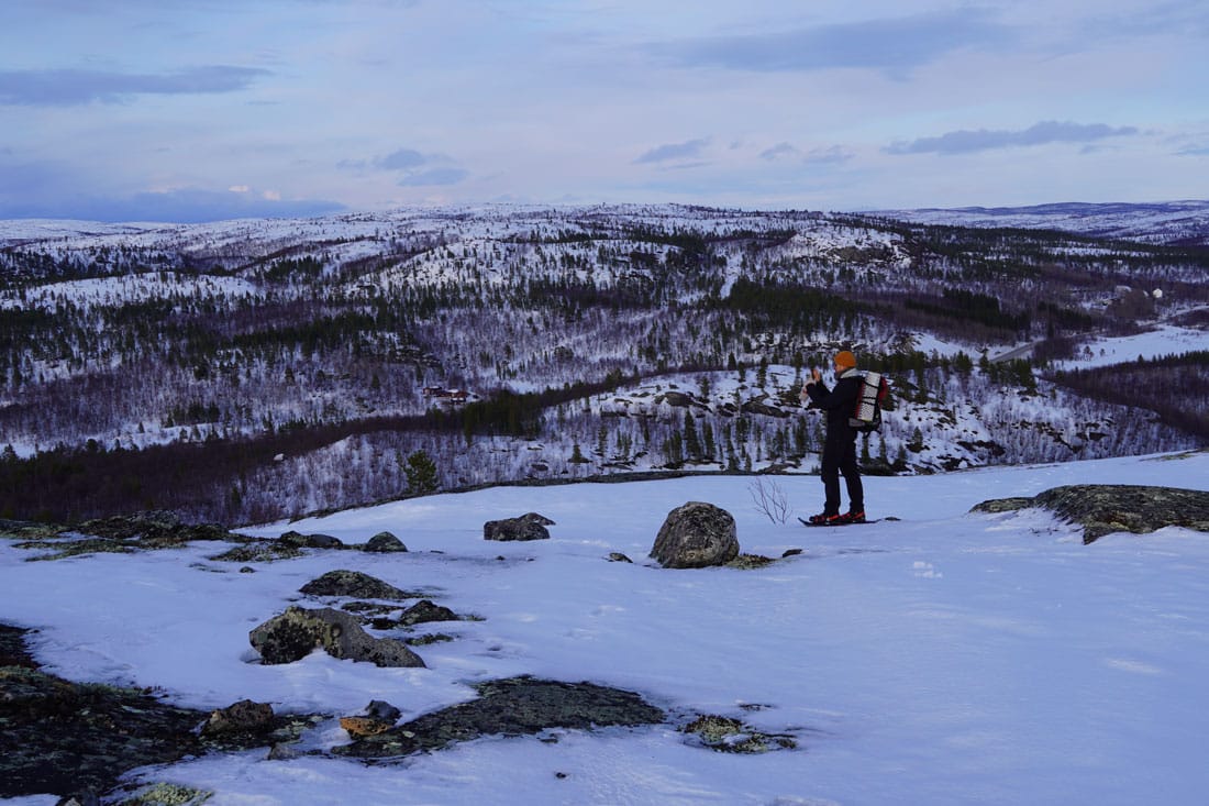 Snowshoeing along the border - kirkenes tours