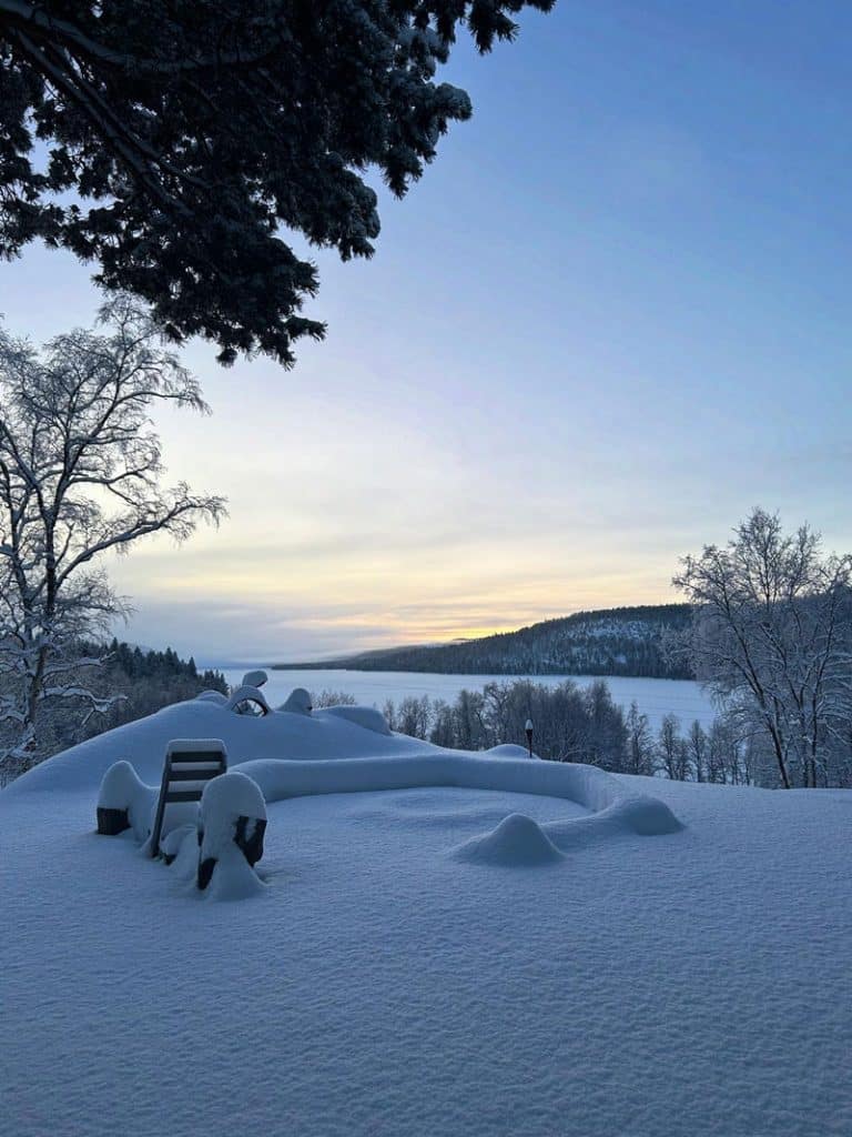 Namdalen lodge snowy fireplace - kirkenes tours