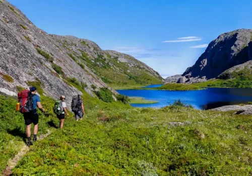 Wanderung zum Bøkfjord Leuchttal Berge Kirkenes Nordnorwegen - Kirkenes Touren